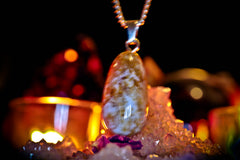 Amuleto de hechizo curativo de triple lanzamiento SANADOR DORADO, collar con colgante pagano wiccano embrujado metafísico. ¡Cura el dolor físico y emocional, pierde peso y mucho más!